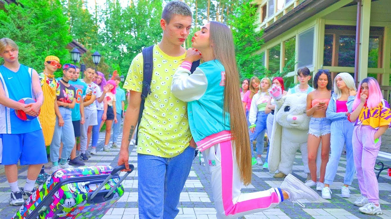 SMILE PLEACĂ DIN CASA DE LA ȚARĂ! Sărutul de rămas bun al Dianei!