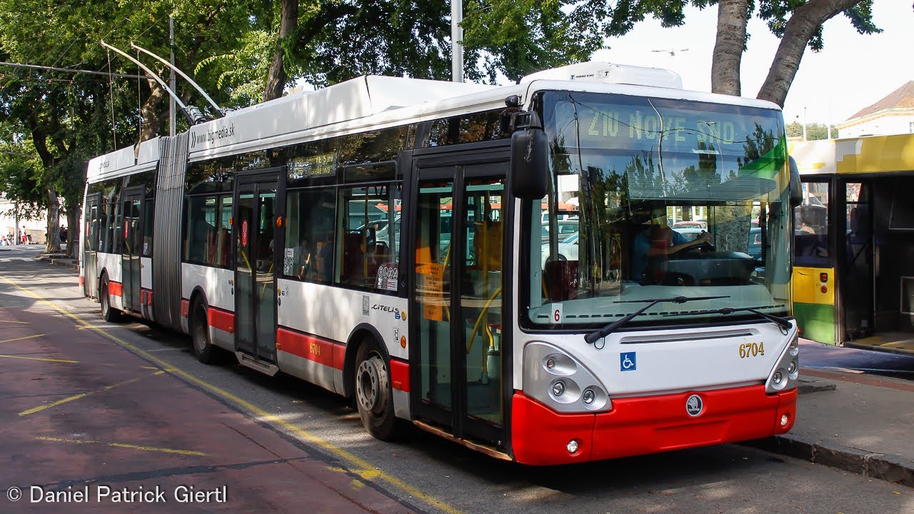 Škoda 25 Tr #6704 na výjazde linky 210 Bratislava