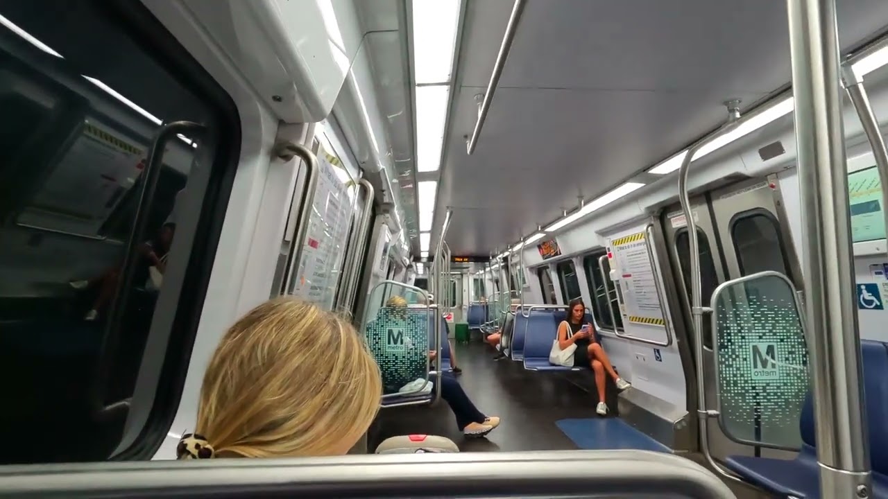 Washington Metro Yellow Line L'Enfant Plaza to National Airport