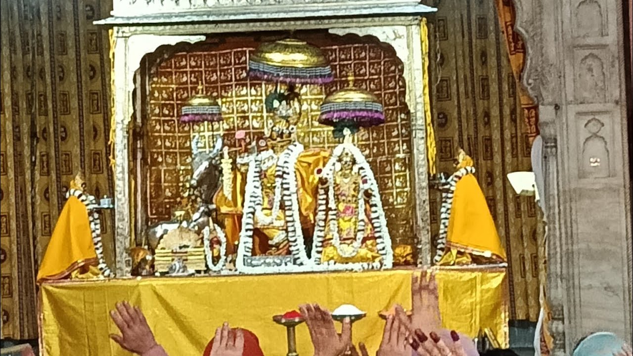कान्हा 𝕜𝕚 𝕋𝕙𝕒𝕒𝕥🚩 Govind Dev Ji Se live