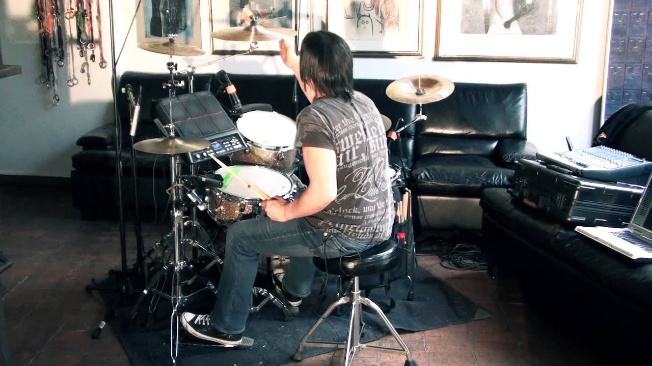 Dos golpes de bombo dos de baqueta (Empezando fills gospel )