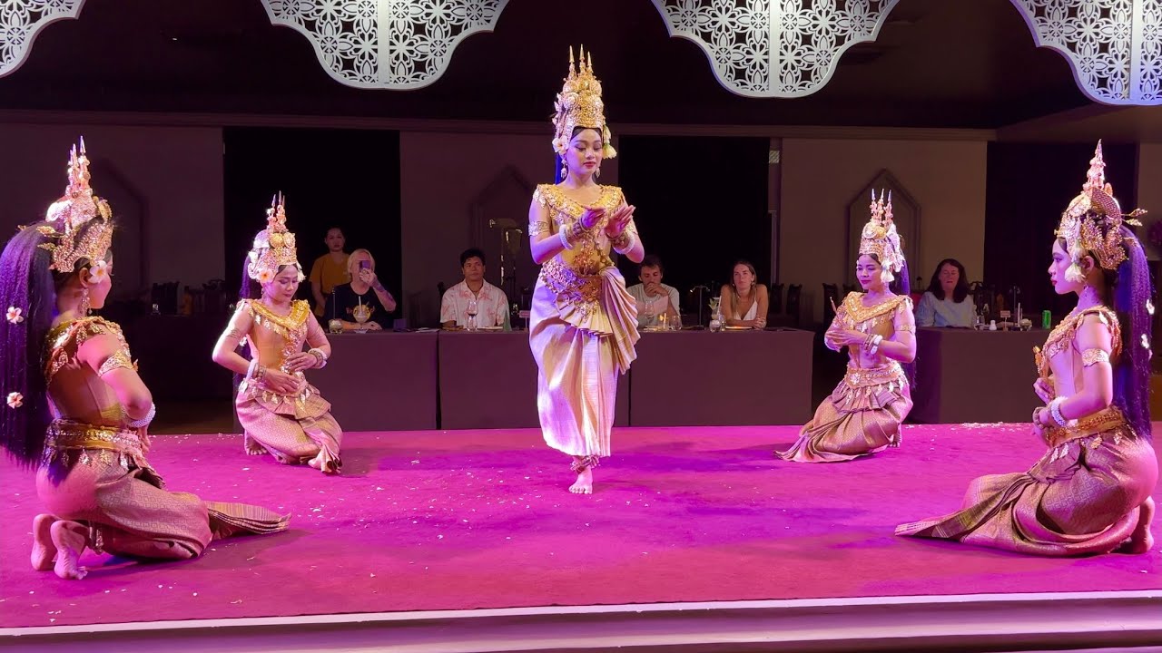 Fancy dinner with live dance performance at Devi Theater Siem Reap | Cambodia