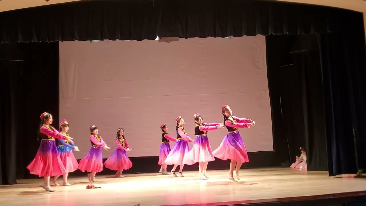 亚克西(屋倫嘎嘎自学舞蹈课堂新年表演dance)