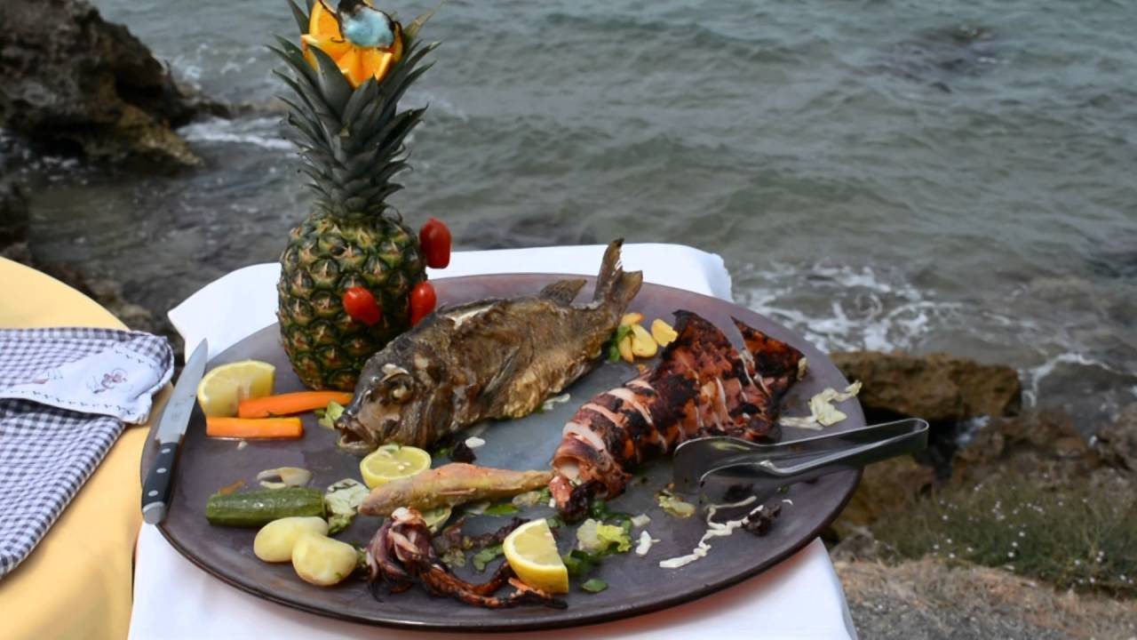 Island Restaurant Gouves - Create your own fresh fish platter and have our waiter clean it for you