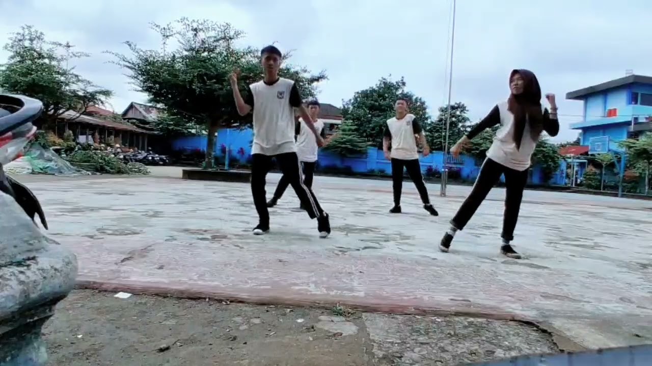 selamat menyaksikan video dari kelompok 4