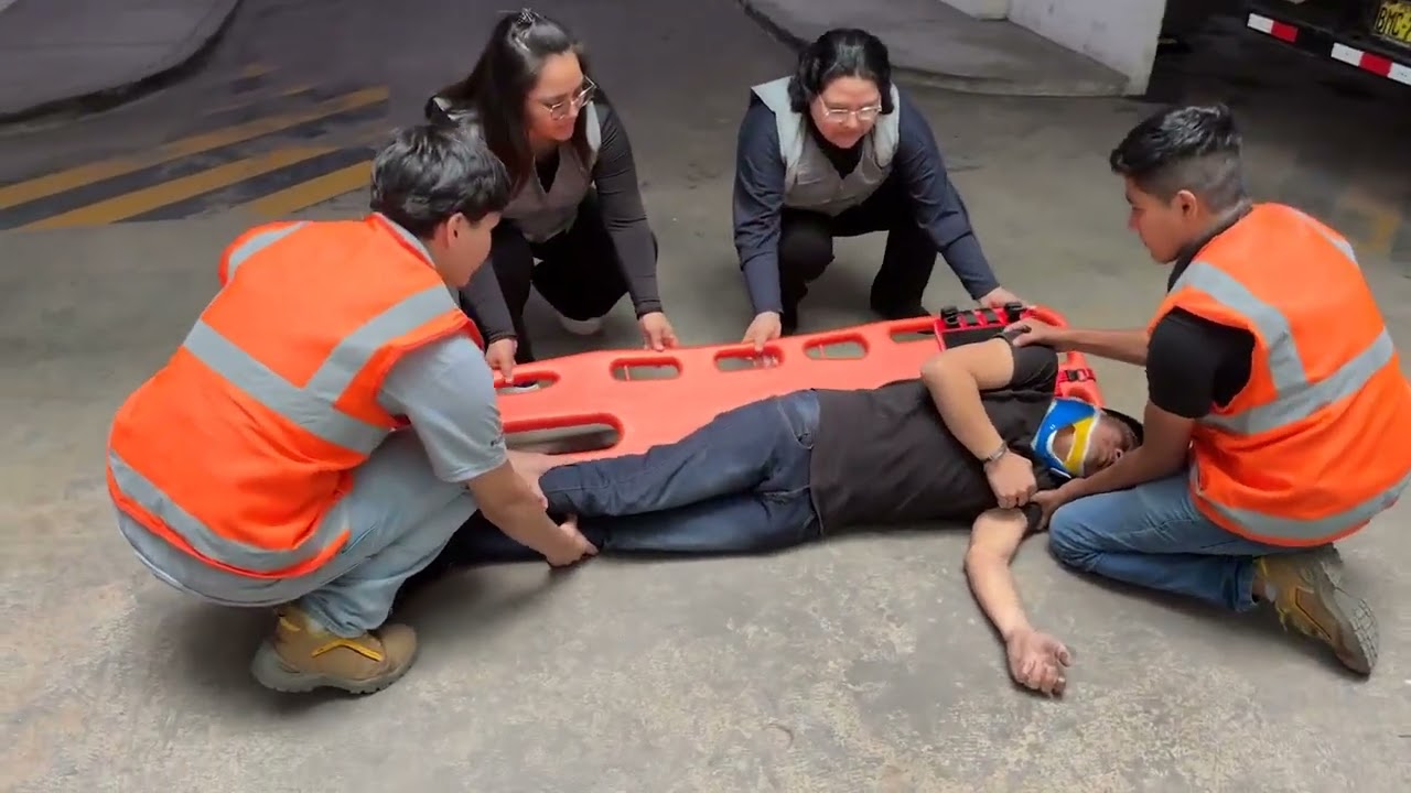 Camilla, inmovilizador y collarín  uso correcto en una emergencia 🚨