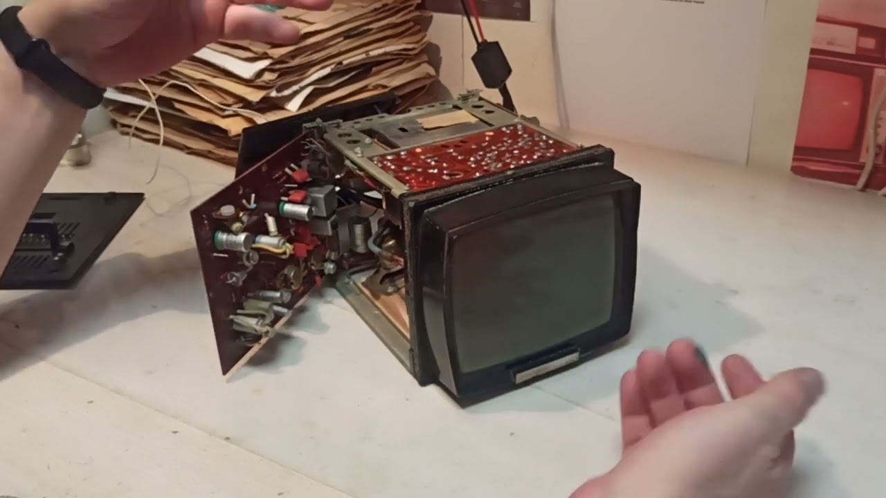 Телевизор Электроника ВЛ-100, СССР, 1970 год. Неисправен, увы... 😟