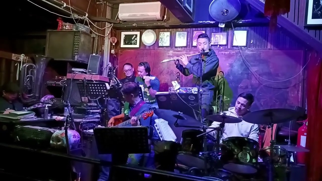 Autumn Leaves - Rit Xu Flute  with The China Coast Jazzmen