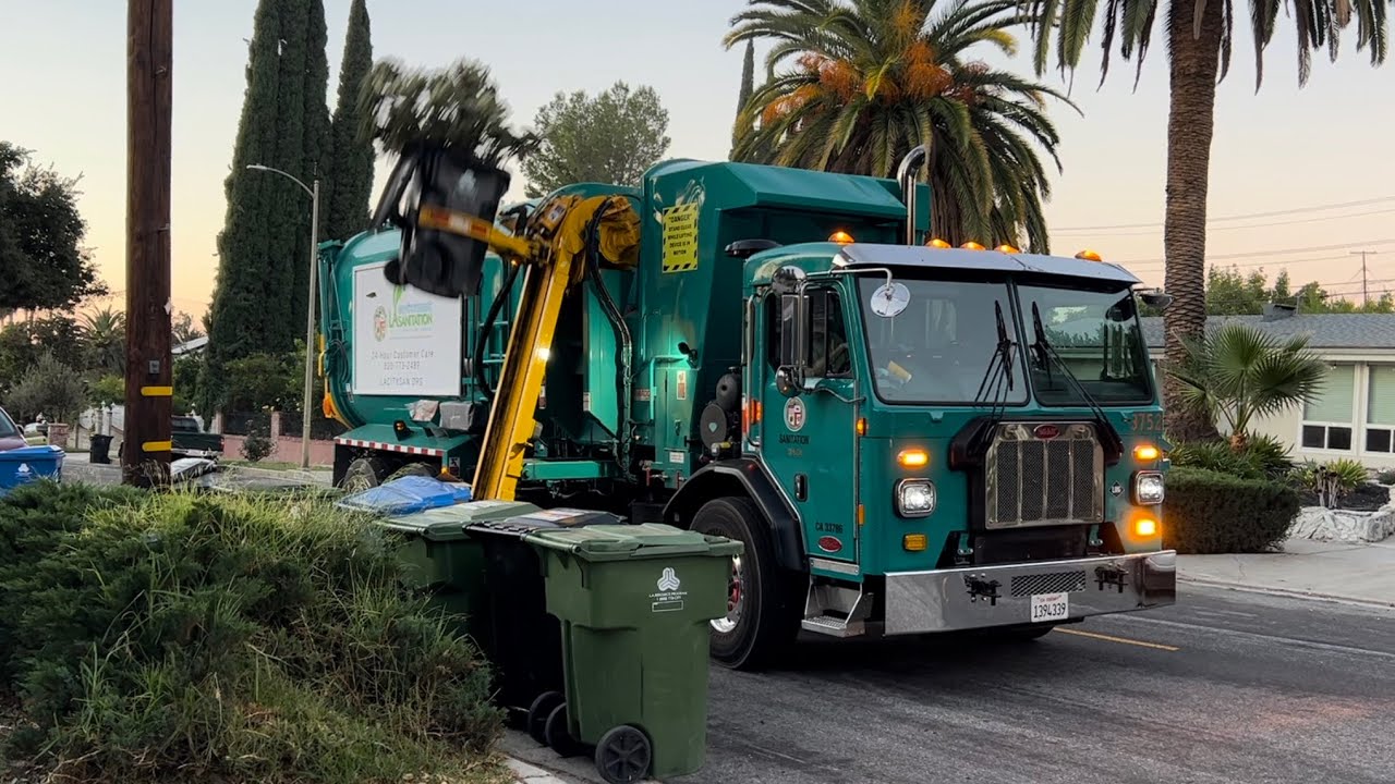 37524: *NEW* LNG Amrep Garbage Truck