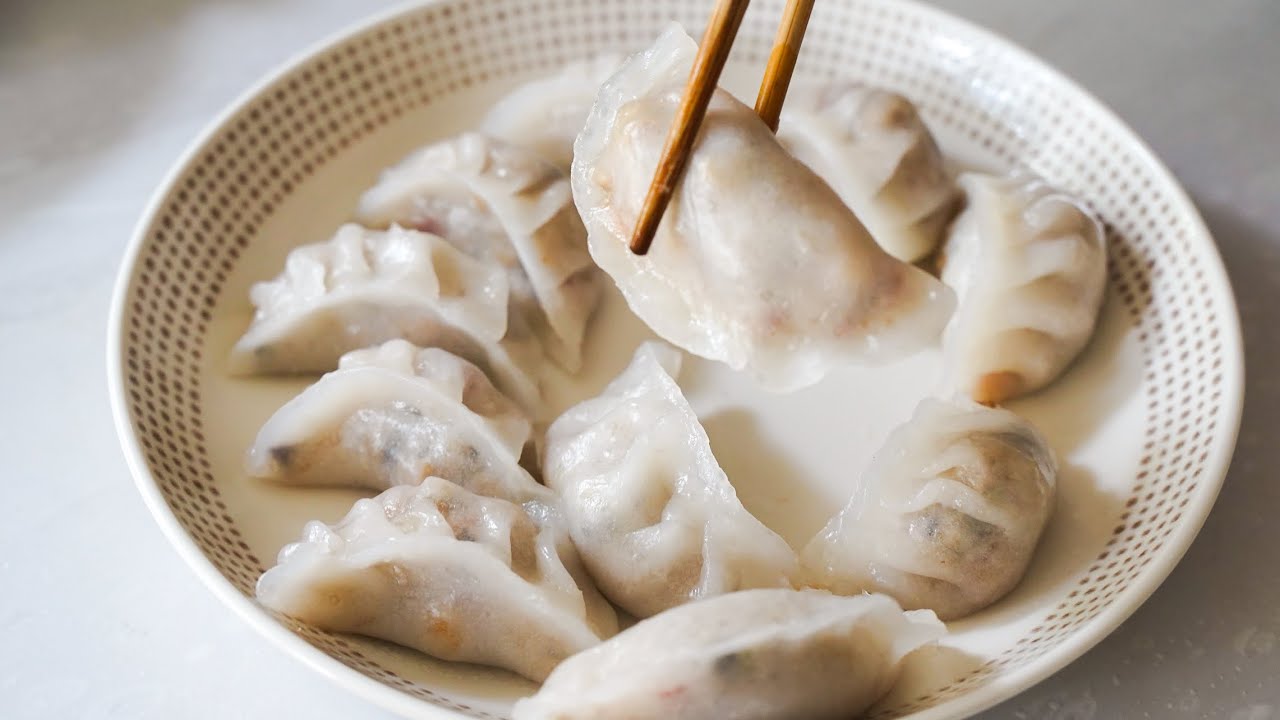 Homemade Taishanese Dumplings - fresh & juicy fillings wrapped with chewy, crystal wrappers 台山弯梳饺