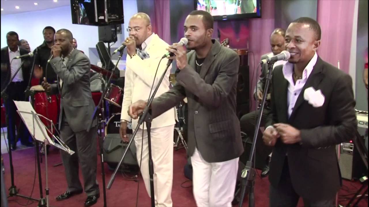 Frère Taïs Nkelele chante 