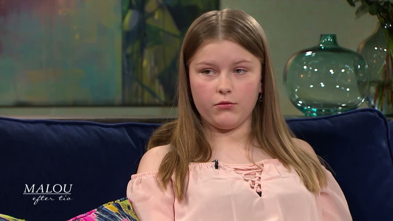 12-åriga Engla blev frisk av otillåten behandling efter ett fästingbett - Malou Efter tio (TV4)