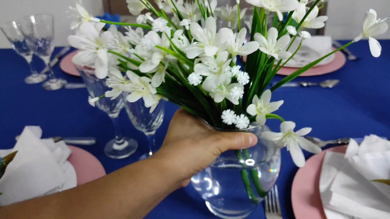 Mesa posta com toalha de Mesa
