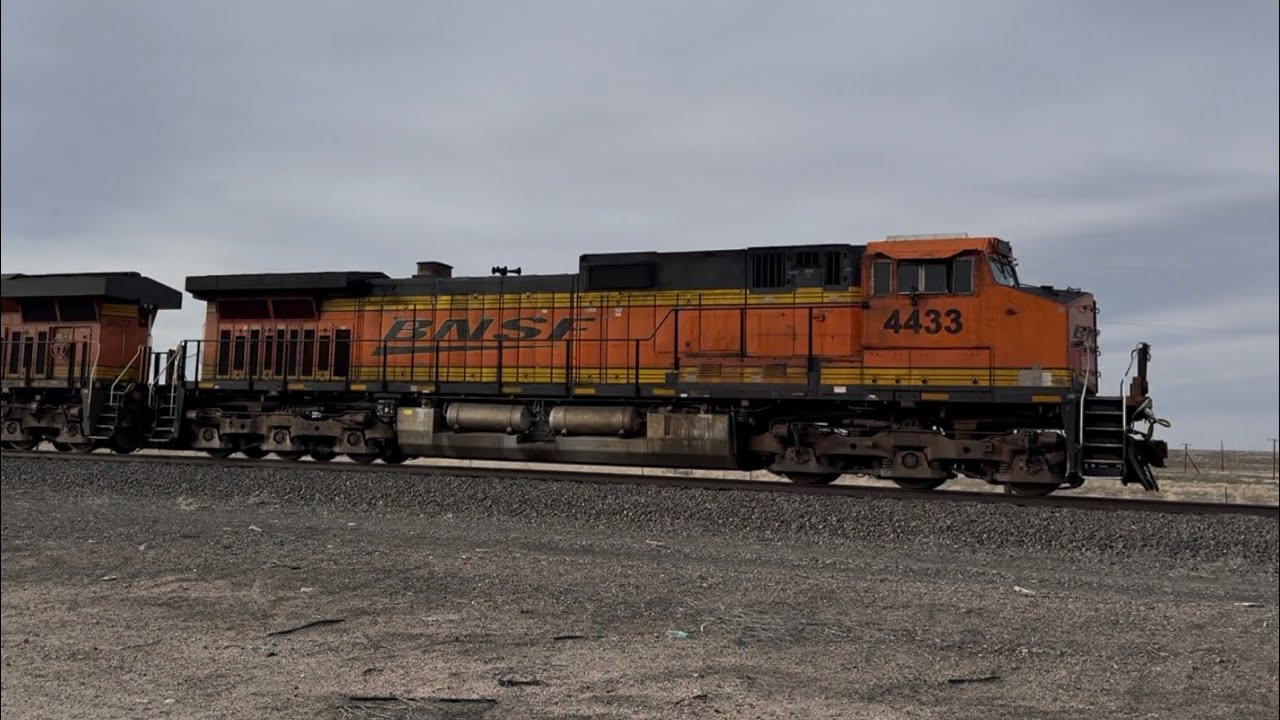BNSF #4433 Lead’s The U-SAGLMR0-05T Through Pueblo, CO 3/12/2026.
