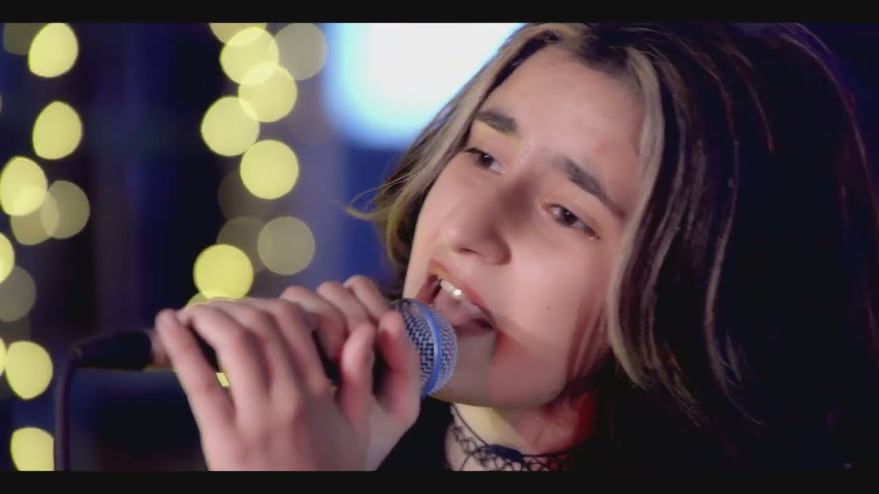 Με τις μπάντες | Nyctophilia - When the Night Falls  | ERTFLIX