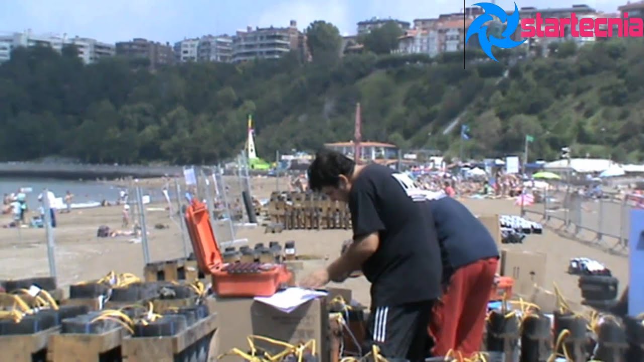 Montaje de los Fuegos Artificiales de Getxo