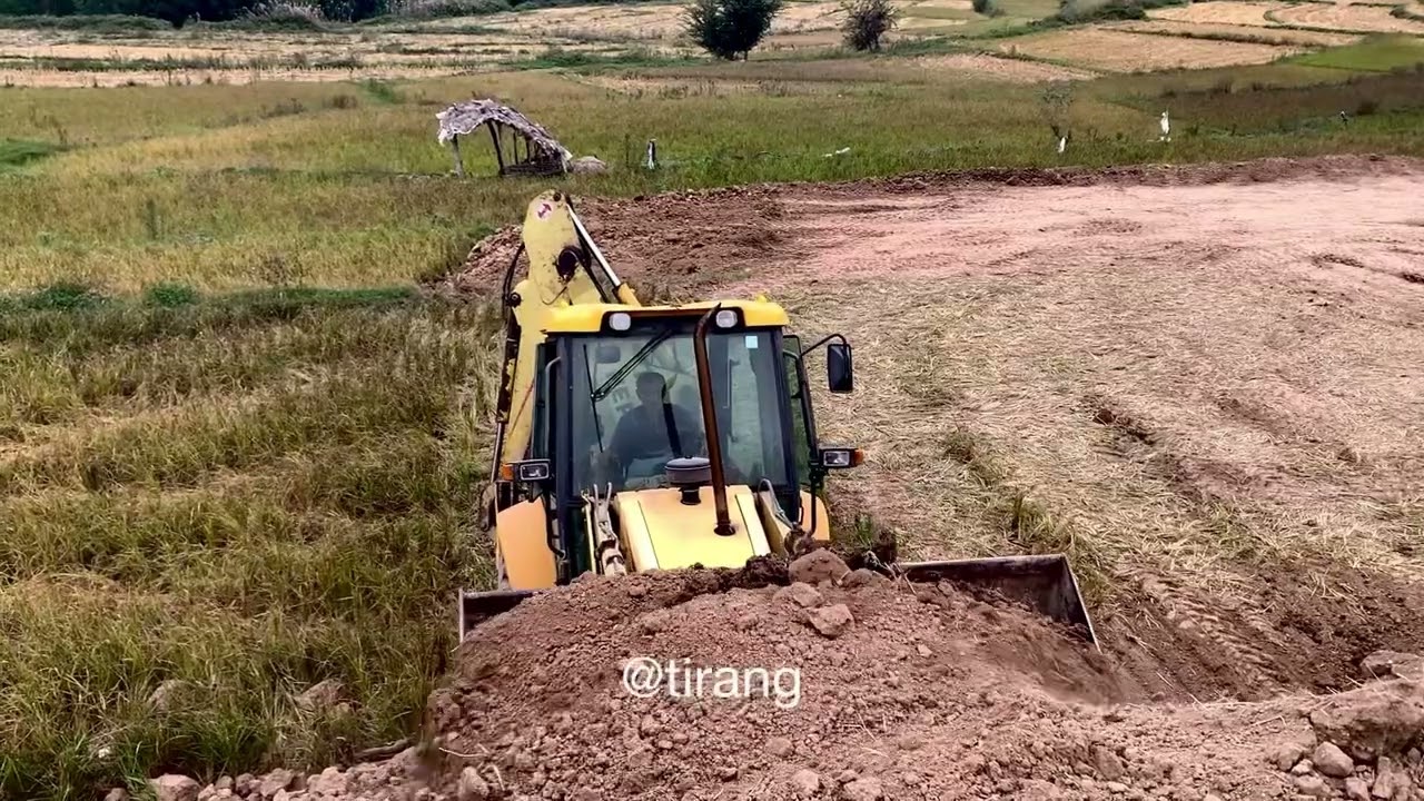 Dangerous Mountain Grading: Backhoe vs. Rugged Terrain🚜🏞