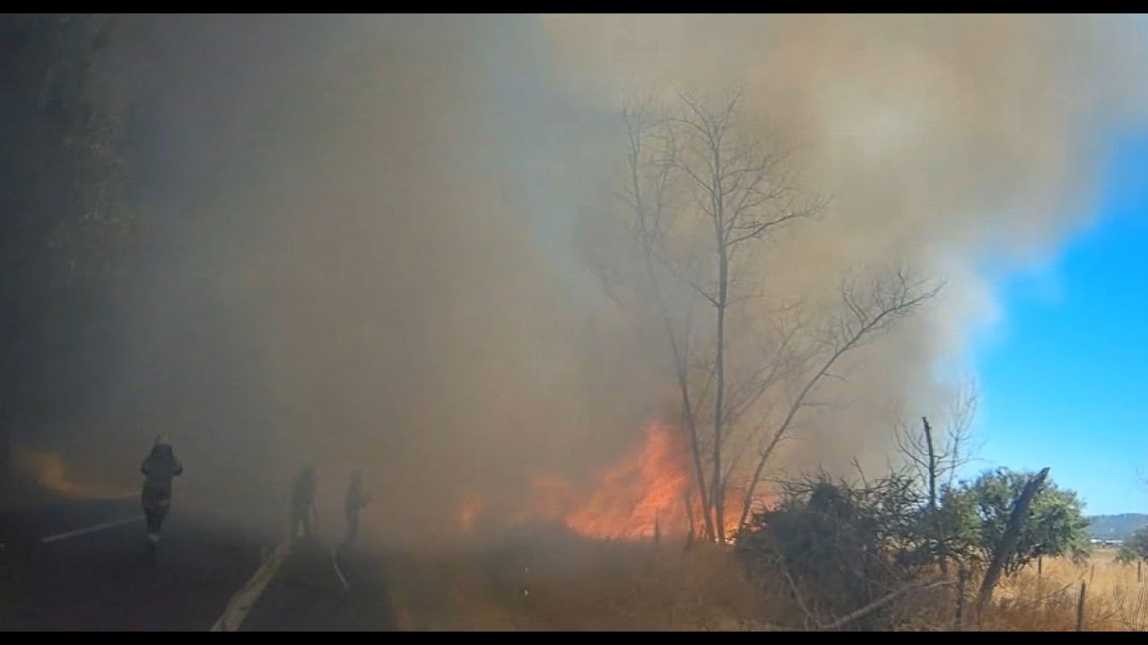 10-2 Bomberos Casablanca, Fuego en Pastizal, Camino Ovalle, Descarga Peligrosa