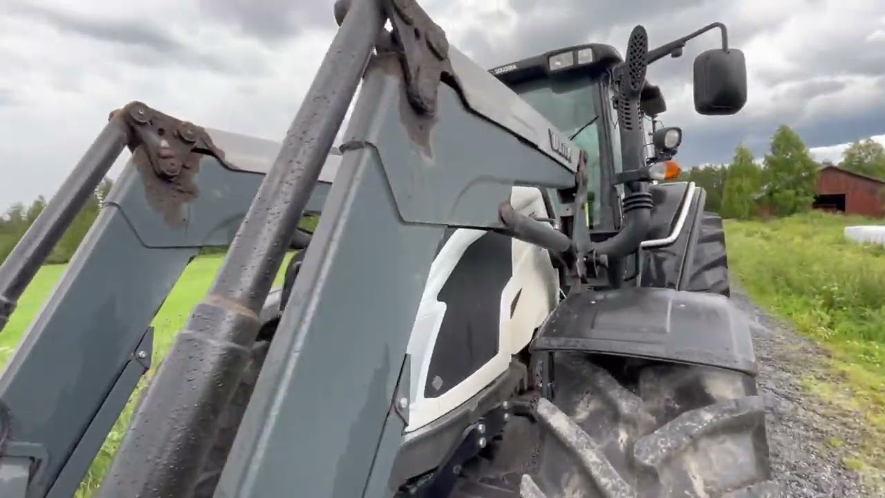 Koneanti Oy / Valtra N143 Hitech vuosimallia 2015