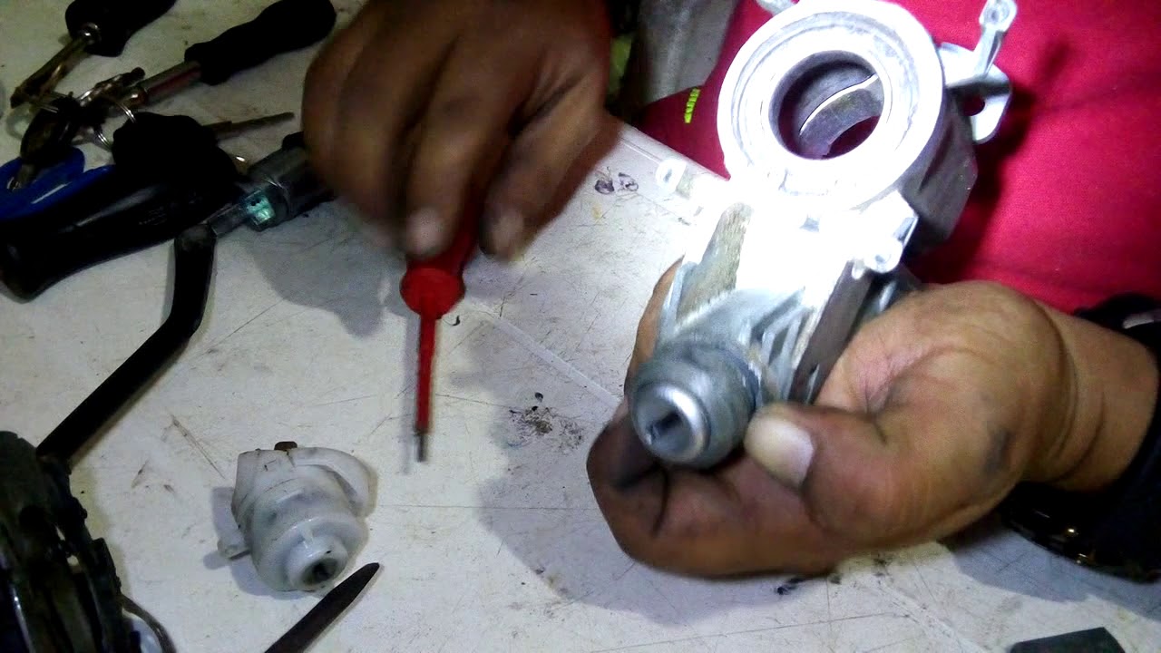 Cómo cambiar cilindro del switch de encendido del vocho