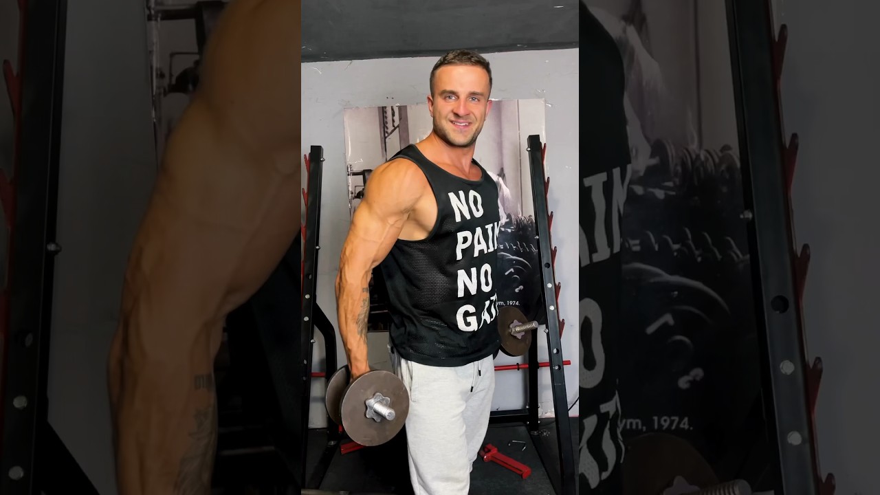 Ćwiczenia na BICEPS i TRICEPS - Tylko hantle #shorts #trening