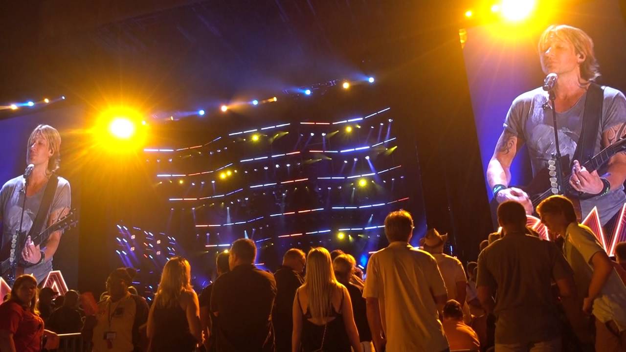 Keith Urban - Break on Me (LIve CMA Fest 2016)