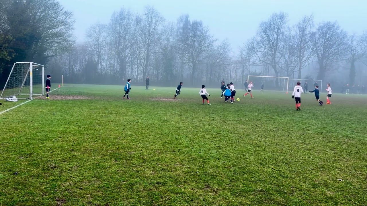 Receive, Turn, and Place the Ball in the Corner with My Weaker Right Foot | Season two with Joël