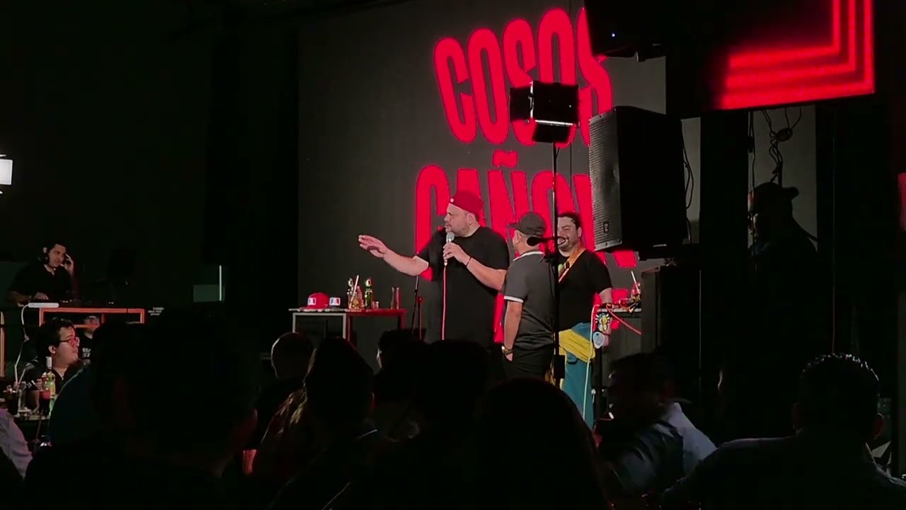 Vlogueando en un show de comedia con Cosos Cañón. | Alex Cab