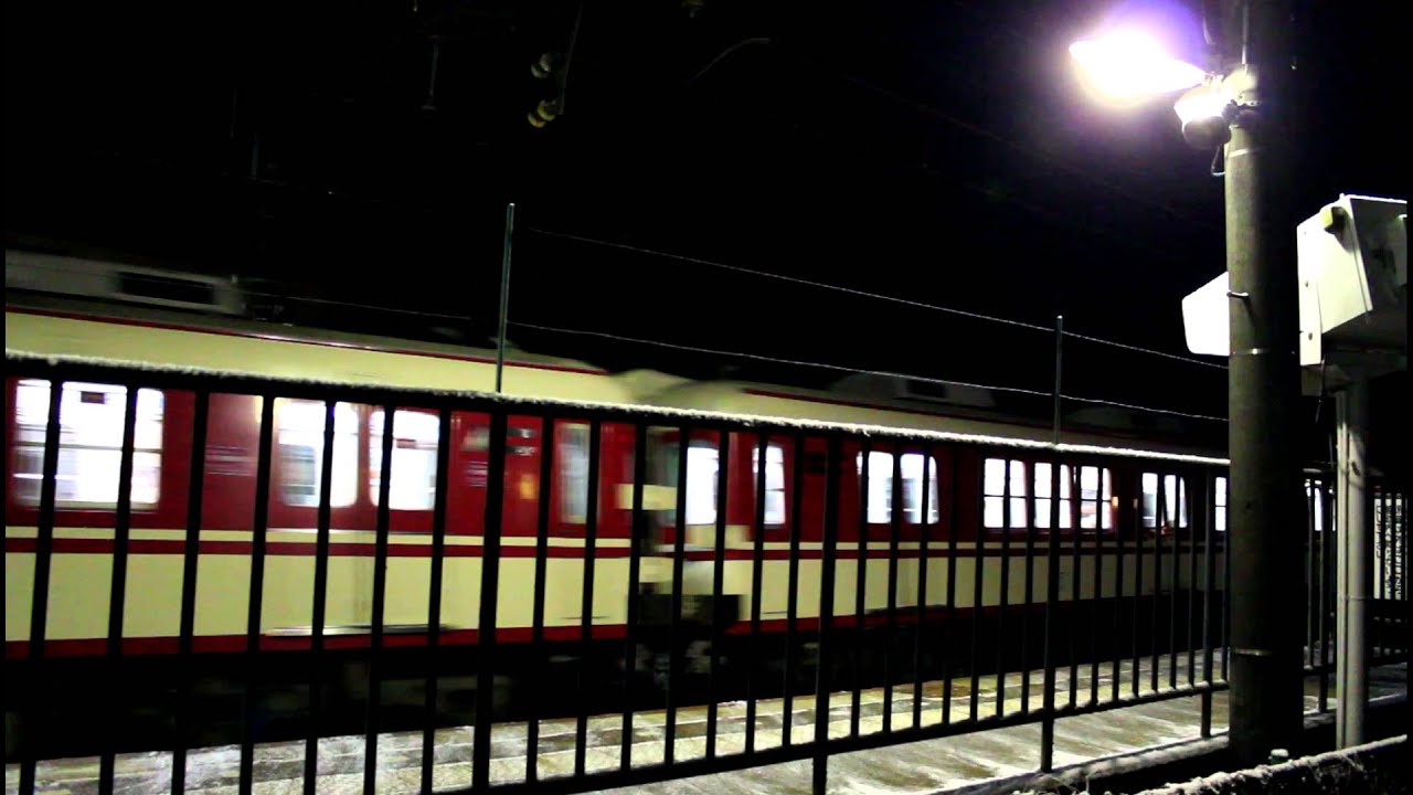 パンタグラフから火花散る　spark from a pantograph