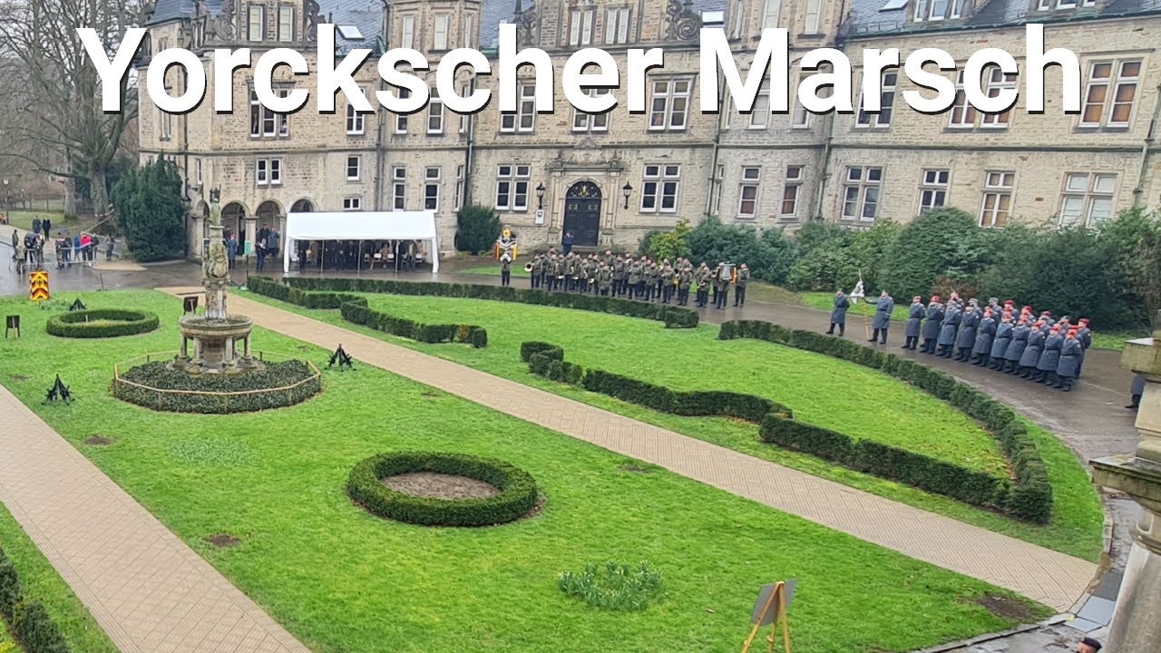 Yorckscher Marsch von 1809 vor Schlossbrunnen von 1552 - Bundeswehr Traditionspflege im Jahr 2023