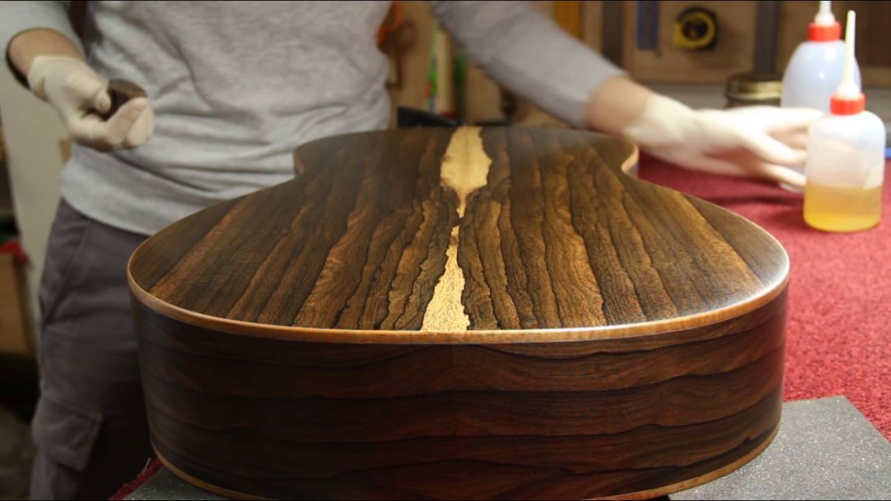 Noemi Guitars - French polish