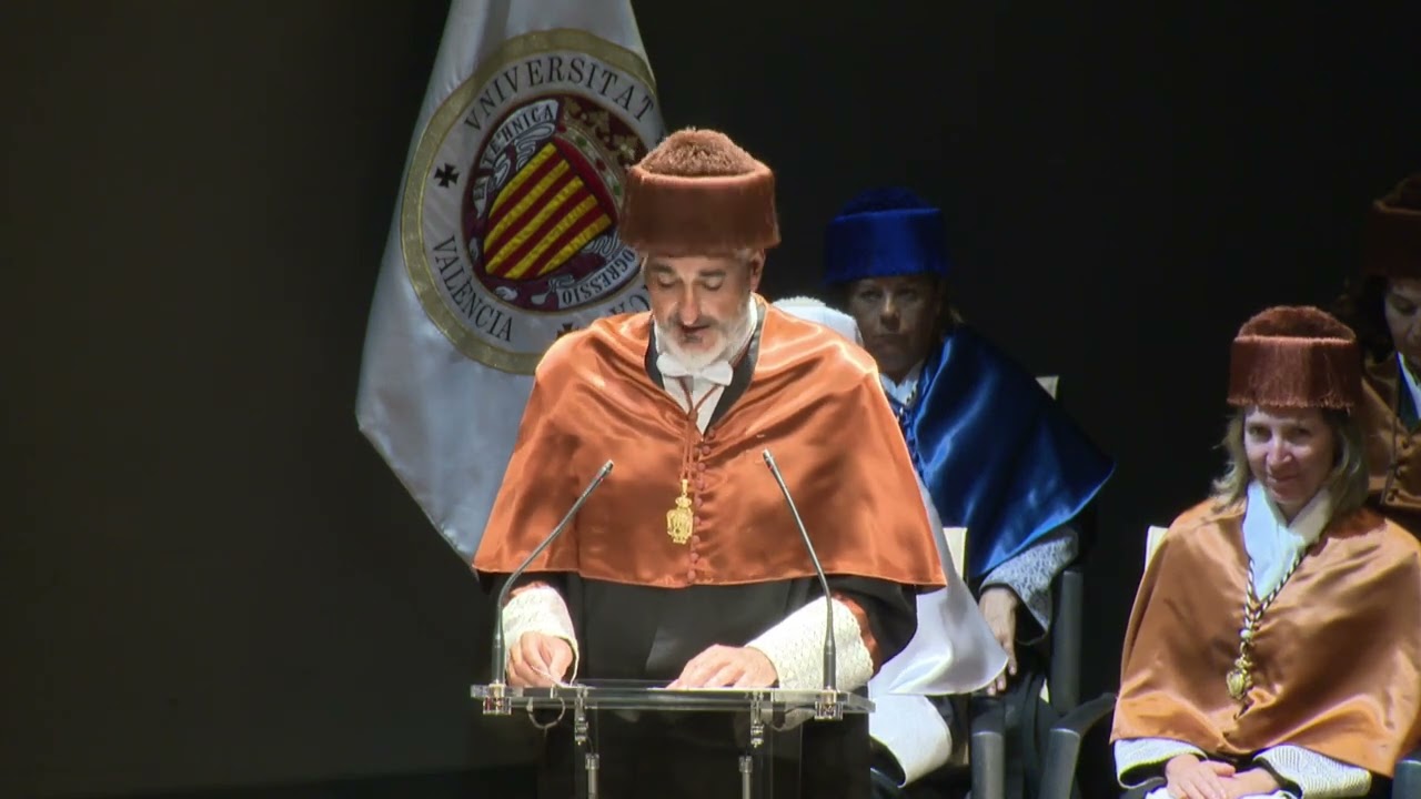 Investidura de Enrique Lores como doctor honoris causa