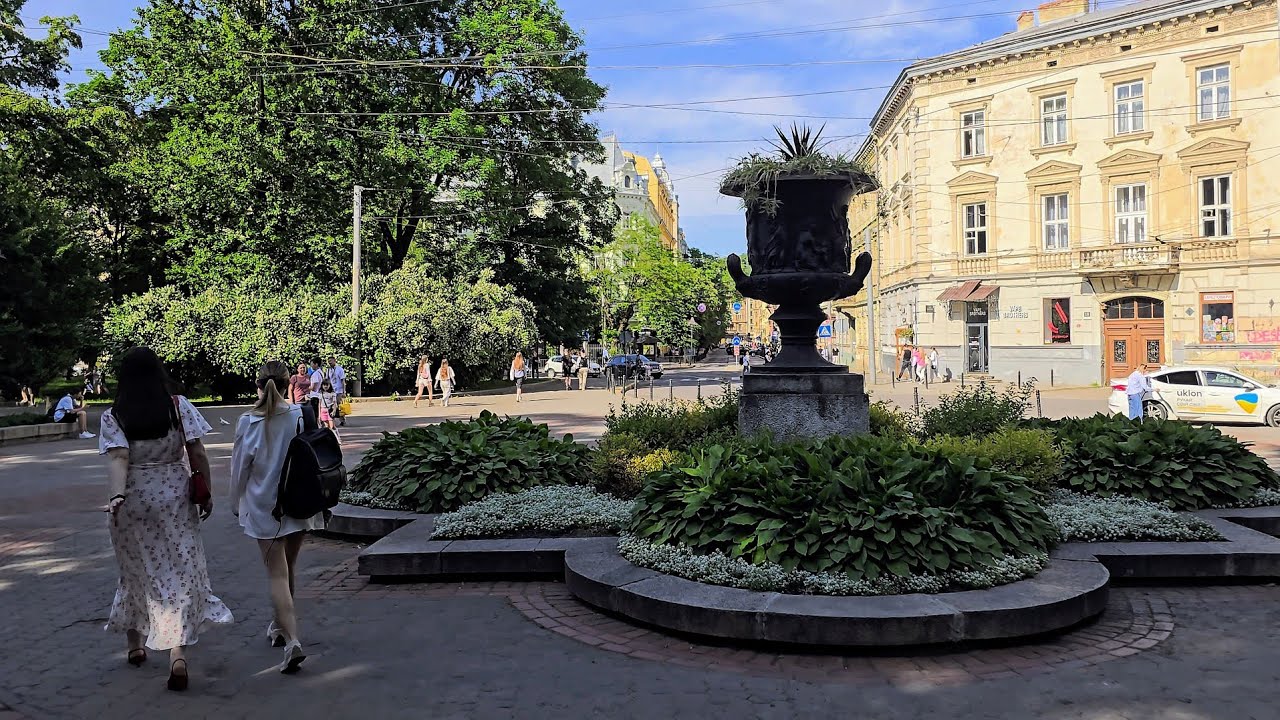 Львів, прогулянка від Собору Св. Юра до університету ім. Івана Франка, через парк Франка 26.05.2024.