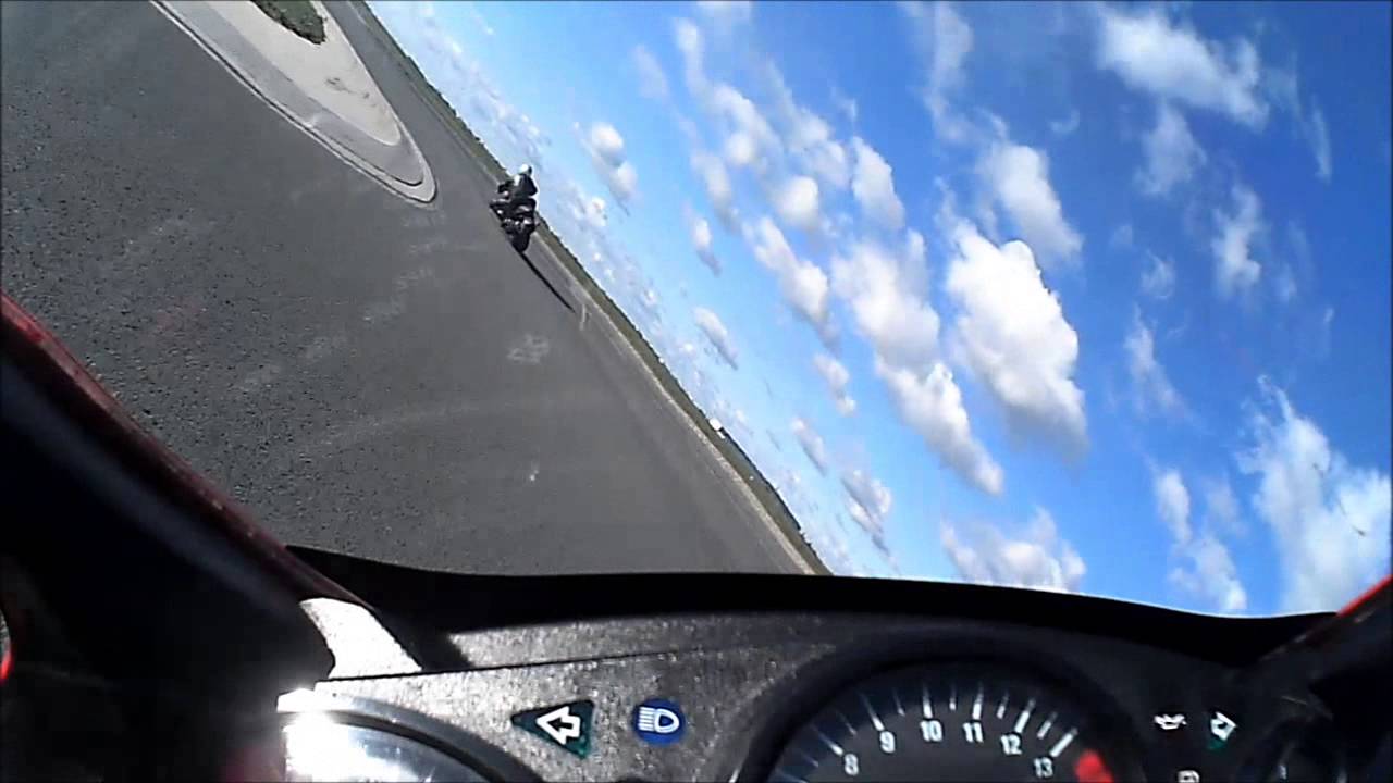 Honda 600 CBR vs Cagiva 1000 Raptor. Fontenay-le-Comte. 27.10.2012.wmv