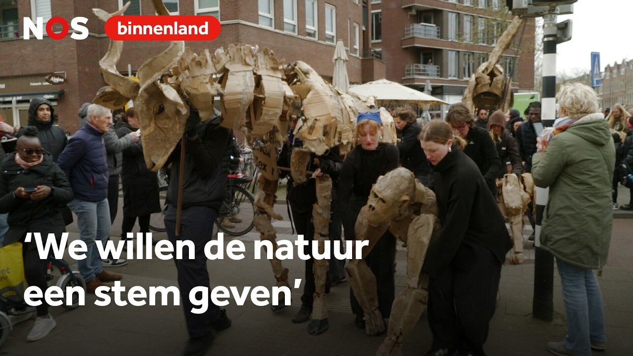 Kartonnen olifanten en giraffen door de straten van Rotterdam