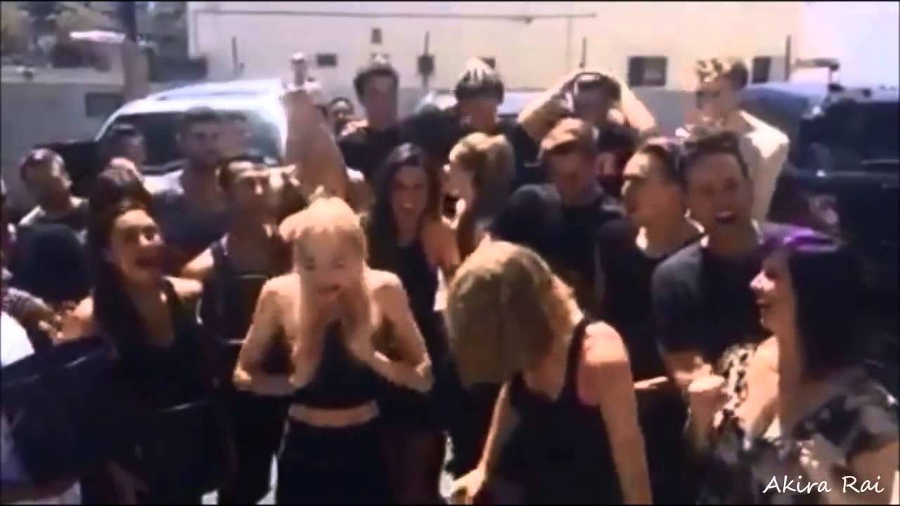 Taylor Alison Swift Accepts Ice Bucket Challenge and Challenges Selena Gomez ,Ed & Emma Stone