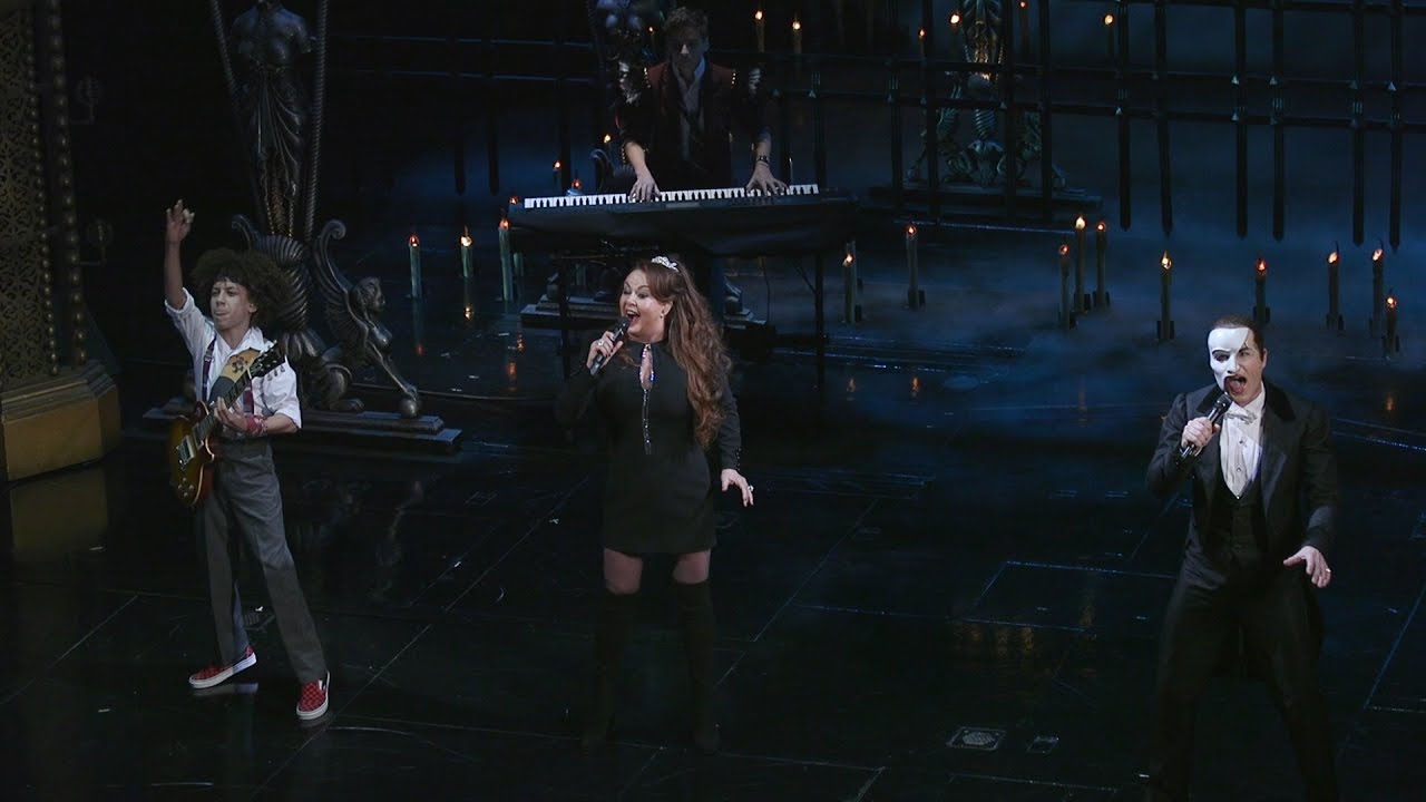 Sarah Brightman and School of Rock sing 