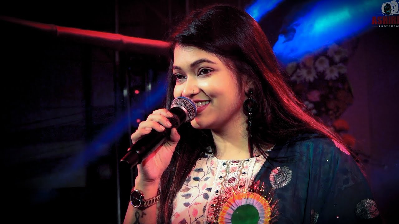 Is Pyar Se Meri Taraf Na Dekho | Pyaar Ho Jayega | Hindi 90ts love Song | Cover by Sayani Thakurta