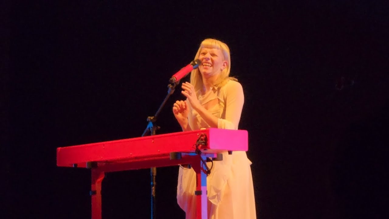 Aurora - I Went Too Far (kind of) + Speech | Guadalajara, México. 31/10/24