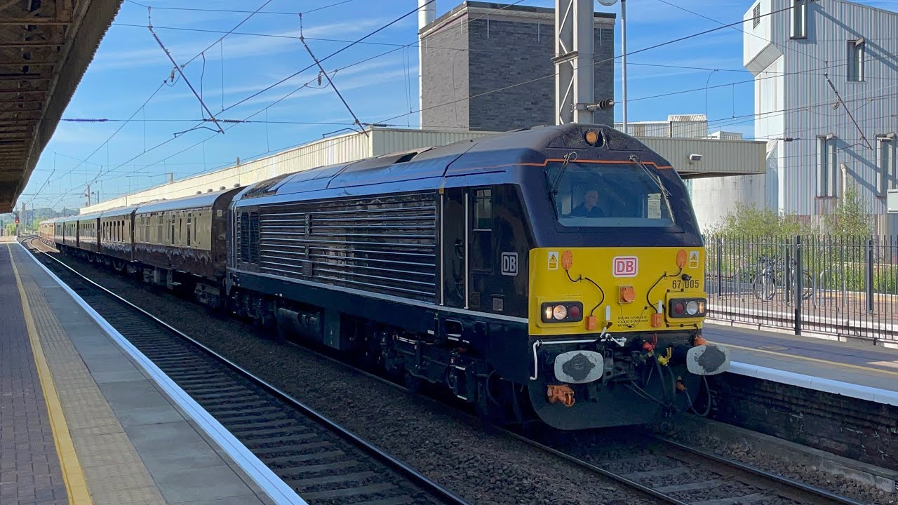 DB Royal 67005 hauls Pullman tour rake, Tesco train hauled by 68’s and DB 90’s on freight (11/7/22)