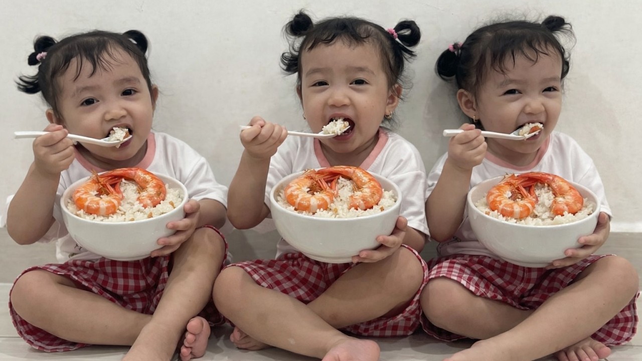 Món tôm rim canh bầu của mẹ Nhi khiến ba bé sinh ba hớn hở thưởng thức | BA NÀNG TIÊN