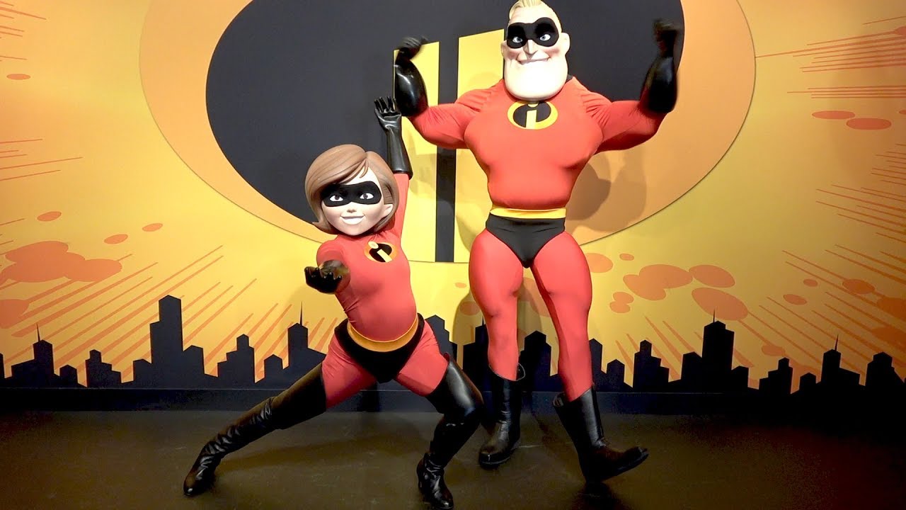 Mr. & Mrs. Incredible Meet & Greet at Disneyland Paris in Art of Disney Animation - The Incredibles