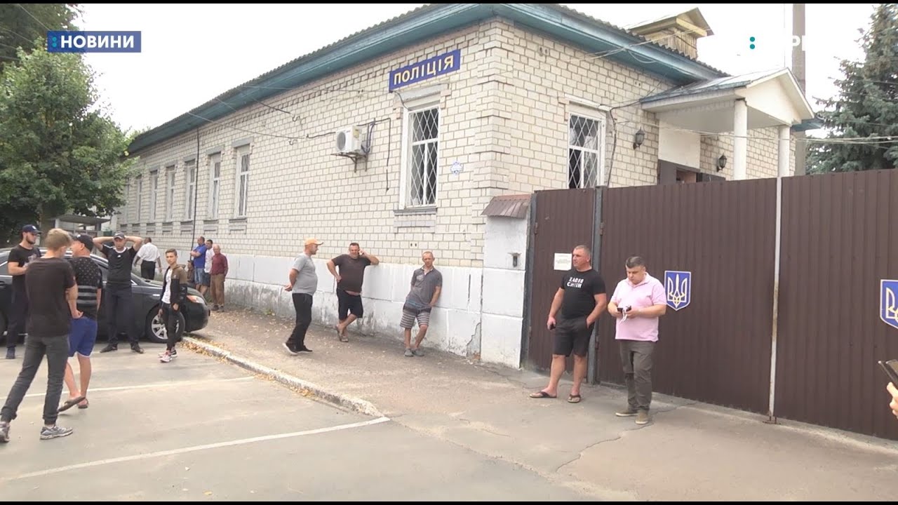 У Новгороді-Сіверському начальники поліції вимагали з підприємців гроші та побили їх