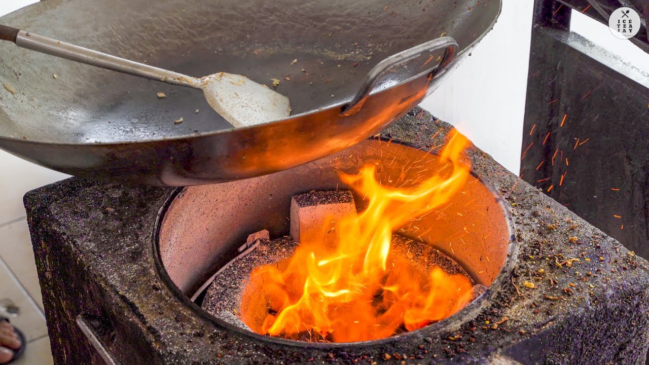 The Legendary Char Kway Teow Since 1966 | Kwetiau Ateng Medan - Indonesian Street Food