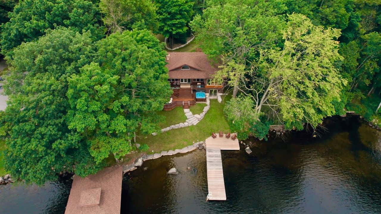 Inside A Timeless Four-Season Cottage In Muskoka