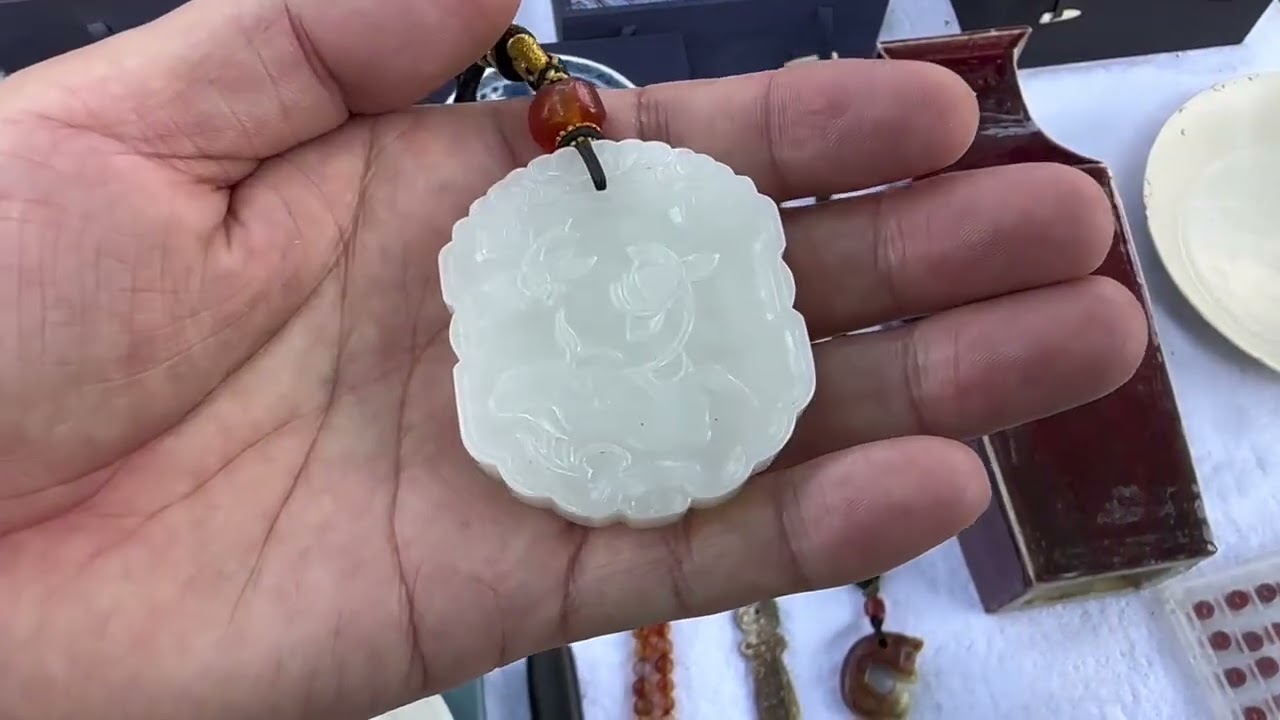 市场不景气是捡漏时机？带你看长沙上万地摊有啥宝贝！