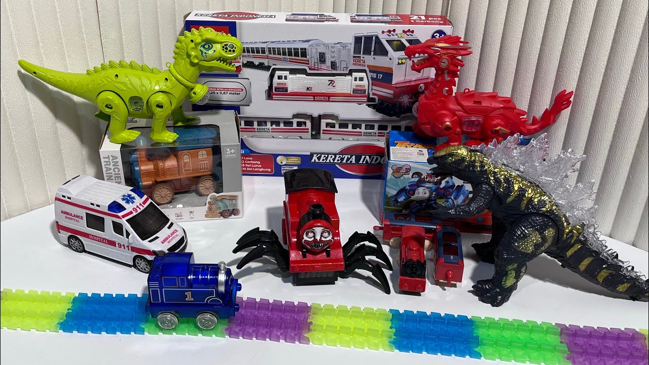 Unboxing dan merakit mainan kereta api Choochoocharles, Kereta Thomas, Ambulance, Kereta uap, Dino