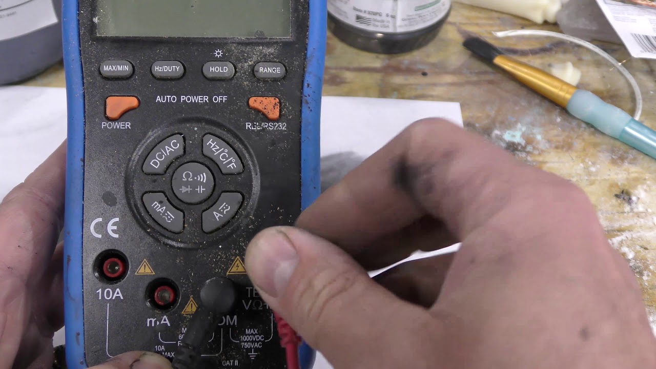 Testing graphite powder for conductivity
