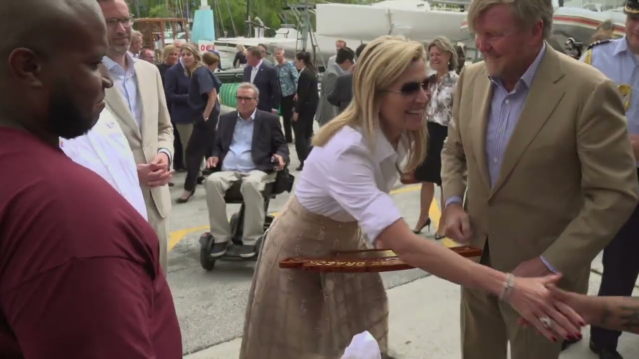 Dierbaar cadeau voor koningspaar in de haven van Miami