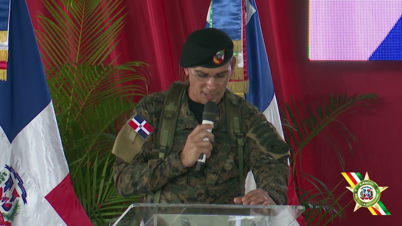 Presidente de la República Dominicana encabeza almuerzo navideño e inaugura poliesportivo